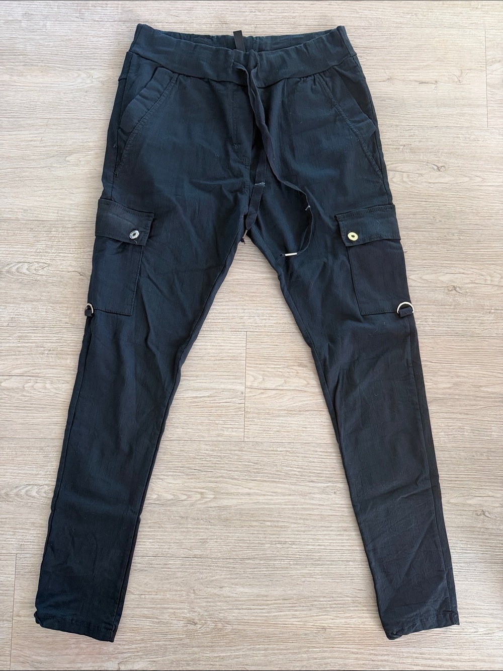 NWOT Venti 6 M Frederic’s Women’s Black Cargo skinny Pants -